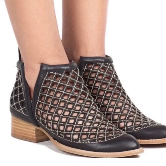 ‼️JEFFREY CAMPBELL TAGGART BLACK CUTOUT BOOTIES - Picture 6 of 6